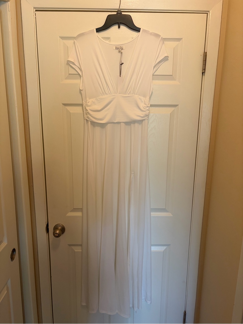 NWT Dress Day White Maxi Dress Women’s Large L V-Neck Ruched Waist